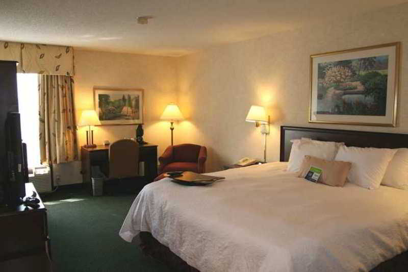 Hampton Inn Charlotte North Lake Norman Cornelius Room photo